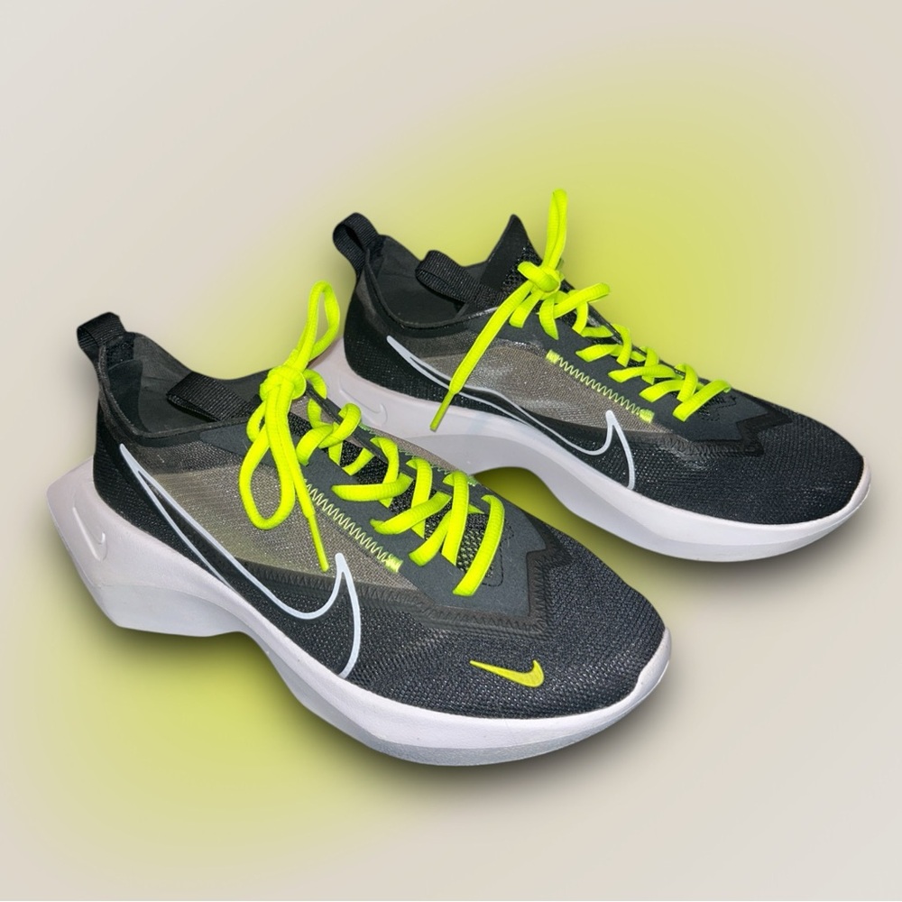Nike Vista Lite / Lemon Venom / Womens Size 8.5 US